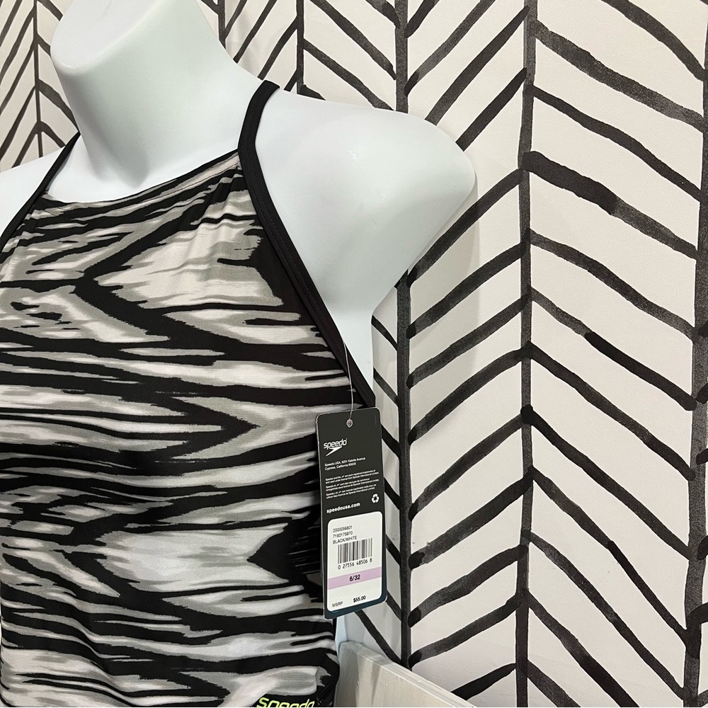 Clearance!⚠️ NWT Speedo Black, White, Grey One Piece Crossback UPF 50+, Sz 6/32